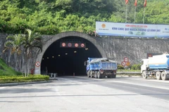 Phương tiện lưu thông qua hầm Hải Vân. (Ảnh: Việt Hùng/Vietnam+)
