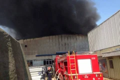 Hiện trường vụ cháy tại cụm công nghiệp Ngọc Hồi, huyện Thanh Trì, Hà Nội. (Ảnh: PV/Vietnam+)