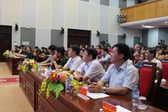 Đồng chí Đỗ Cường, Chủ tịch Hội Cựu chiến binh TTXVN (ngoài cùng bên phải) cùng đại diện Hội Cựu chiến binh các cơ quan Trung ương tại buổi gặp mặt. (Ảnh: Hùng Võ/Vietnam+)