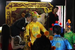 Nghệ sỹ Quốc Khánh vào vai nhà vua kêu gọi bảo vệ hổ. (Nguồn ảnh: ENV cung cấp)