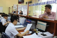 Tháo gỡ vướng mắc trong việc cấp sổ đỏ. (Ảnh: PV/Vietnam+)