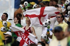 Doanh thu bán lẻ ở Anh giảm lần đầu tiên trong 15 tháng qua