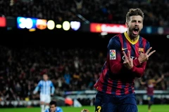Chuyển nhượng 21/5: M.U nhận tin vui từ Fabregas, Barca "trói" Pique