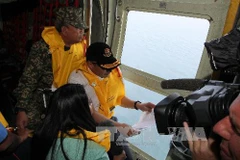 Quyền Bộ trưởng Giao thông Malaysia Hishamuddin Hussein trên đường tới eo biển Malacca ngày 11/3. (Nguồn: THX/TTXVN)