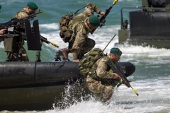 [Photo] Tái hiện hình ảnh quân đồng minh đổ bộ lên Normandy