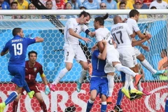 Costa Rica chễm chệ ngôi đầu, Italy theo bước Anh về nước