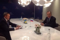 Ngoại trưởng Nga, Ukraine gặp nhau bên lề hội nghị EC