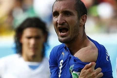 Chiellini cáo buộc FIFA nương tay cho “ma cà rồng” Suarez