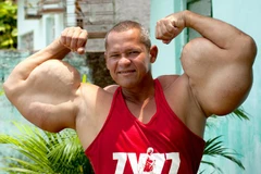 Hãi hùng chứng kiến thủy thủ Popeye ngoài đời thực