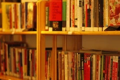 Trao tặng hơn 33.000 cuốn sách ngoại văn cho tỉnh Trà Vinh 