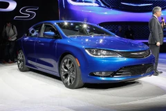 Chrysler 200 nhận được hơn 10.000 đơn hàng ngày đầu ra mắt