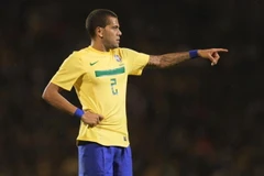 Alves coi trận mở màn của Brazil quan trọng như chung kết
