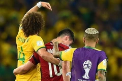 Rodriguez òa khóc, các cầu thủ Brazil phải động viên an ủi