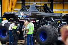 "Xe điên" khổng lồ khiến đám đông hỗn loạn và cán chết 3 người