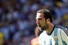 Cận cảnh pha lập công giúp Higuain giải "cơn khát" bàn thắng