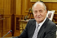 Hoàng cung Tây Ban Nha: Vua Juan Carlos thoái vị vì lý do chính trị