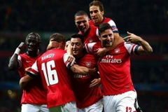 Philipp Lahm lo Oezil có thể “trừng phạt” Bayern Munich