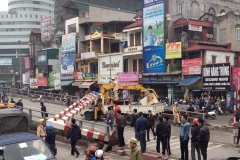 Xe công cố tình lên cầu vượt, 3 người bị thương nặng