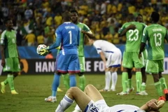 Thảm họa trọng tài từ chối bàn thắng rõ mười mươi của Dzeko