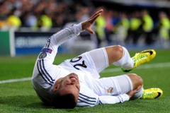 Video cầu thủ Schalke "chặt chém" tài năng trẻ Real