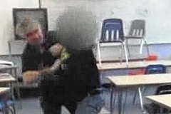 Cảnh ẩu đả của hai thầy trò. (Nguồn:KTLA)