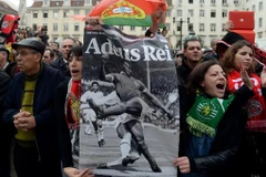 Ảnh đồ họa cuộc đời của huyền thoại bóng đá Eusebio