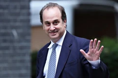 Thủ tướng Anh chịu "đòn kép" trước thềm hội nghị đảng Bảo thủ 