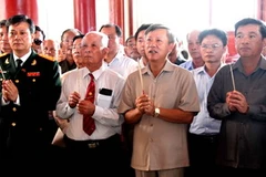 Người Việt tại Lào dâng hương viếng Chủ tịch Hồ Chí Minh