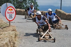 [Photo] Cuộc đua ôtô gỗ hài hước, thú vị tại Thổ Nhĩ Kỳ