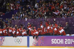 Hockey Mỹ lại ôm hận, ông Obama mất thêm thùng bia