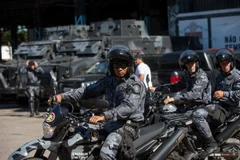 Cảnh sát Brazil vất vả với các cổ động viên cuồng nhiệt