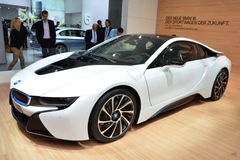 BMW sẵn sàng chia sẻ công nghệ pin với đối thủ Mercedes-Benz