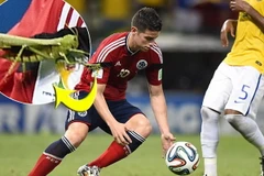 James Rodriguez bị châu chấu đậu lên người khi sút phạt đền