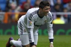 Tin 15/4: Van Persie khoe thể lực, Ronaldo phải ngồi ngoài