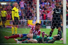 Mourinho dọa buông xuôi, cho đội hình dự bị đá với Liverpool