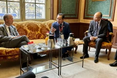 Ông Christophe Bellanger, Phó chủ tịch phụ trách quốc tế CCI Paris Ile-de-France tiếp Bí thư tỉnh ủy Nguyễn Văn Được tại trụ sở CCI Paris Ile-de-France. (Ảnh: Thu Hà/TTXVN)