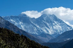 Núi Everest cách thủ đô Kathmandu, Nepal, khoảng 140 km về phía đông bắc. (Ảnh: AFP/TTXVN)