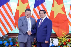 Thủ tướng Phạm Minh Chính với Chủ tịch Hạ viện Malaysia Tan Sri Dato’ Johari Bin Abdul. (Ảnh: Phạm Kiên/TTXVN)