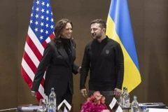 Phó Tổng thống Mỹ Kamala Harris và Tổng thống Ukraine Volodymir Zelensky. (Nguồn: AP)