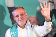 Ông Masoud Pezeshkian trong cuộc vận động tranh cử ở Tehran ngày 3/7/2024. (Ảnh: THX/TTXVN)