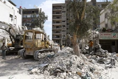 Hiện trường đổ nát sau vụ tấn công tòa nhà lãnh sự quán Iran ở Damascus, Syria ngày 2/4. (Ảnh: THX/TTXVN)