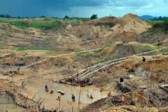 Một mỏ khai thác vàng tại Indonesia. (Ảnh: wenewsenglish)