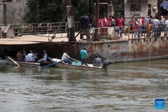 Ít nhất 9 người đã được cứu trong vụ tại nạn. (Nguồn: Xinhua)