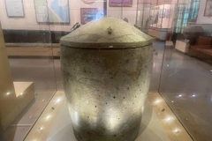 Thạp Đào Thịnh được trưng bày tại Bảo tàng Lịch sử Quốc gia. (Ảnh: Vietnam+)