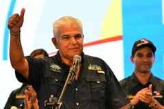 Ông Jose Raul Mulino phát biểu trước những người ủng hộ sau khi giành chiến thắng trong cuộc bầu cử Tổng thống Panama tại Panama City ngày 5/5. (Ảnh: AFP/TTXVN)
