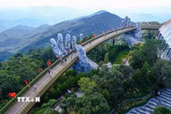 Quang cảnh Cầu Vàng ở Bà Nà Hills, Đà Nẵng. (Ảnh: TTXVN)