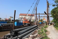 Thiết bị thi công gói thầu xây lắp phân đoạn 1. (Ảnh: Minh Trí/TTXVN)