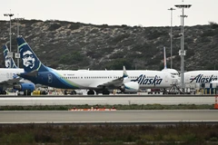 Máy bay Boeing 737 MAX 9 của hãng hàng không Alaska Airlines tại sân bay Los Angeles, bang California, Mỹ ngày 14/1/2024. (Ảnh: AFP/TTXVN)