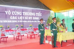 Quang cảnh một lễ truy điệu và an táng hài cốt liệt sỹ. (Ảnh minh họa. Thanh Thủy/TTXVN)