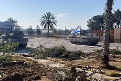Xe tăng quân đội Israel tiến vào Gaza qua cửa khẩu Rafah ngày 7/5/2024. (Ảnh: THX/TTXVN)